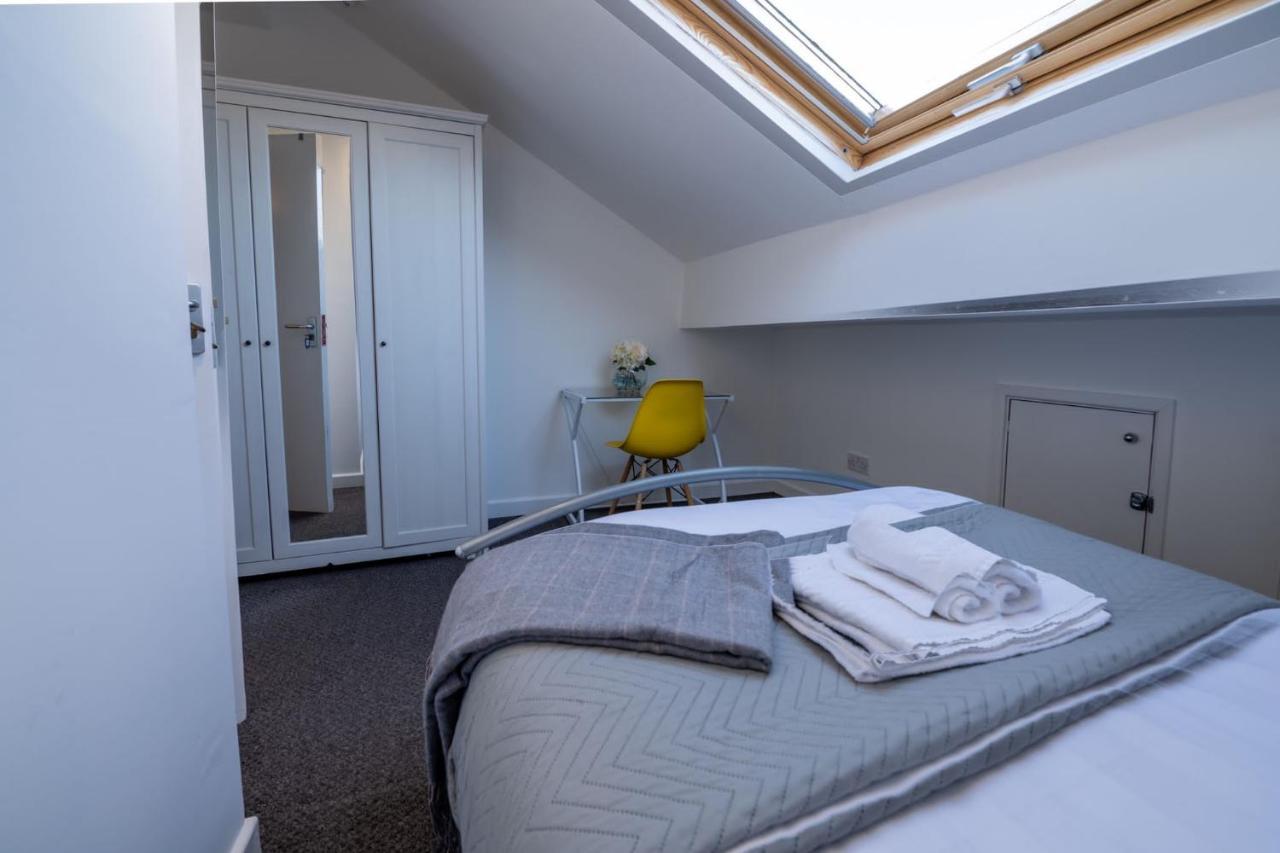 Spacious 5 Bed House, Perfect For Groups, Great Location