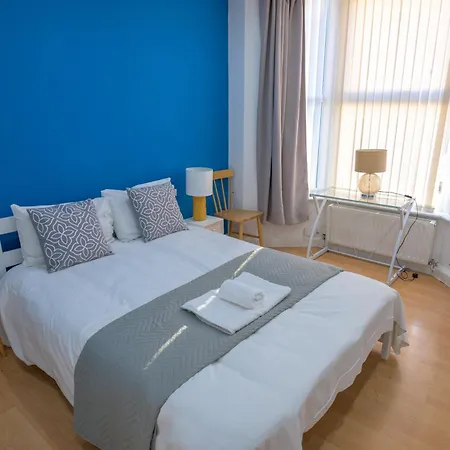 Spacious 5 Bed House, Perfect For Groups, Great Location Liverpool Room photo
