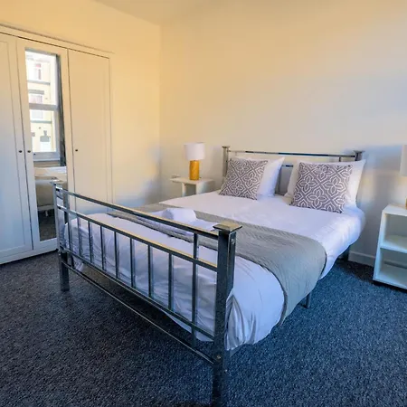 Spacious 5 Bed House, Perfect For Groups, Great Location Liverpool Room photo