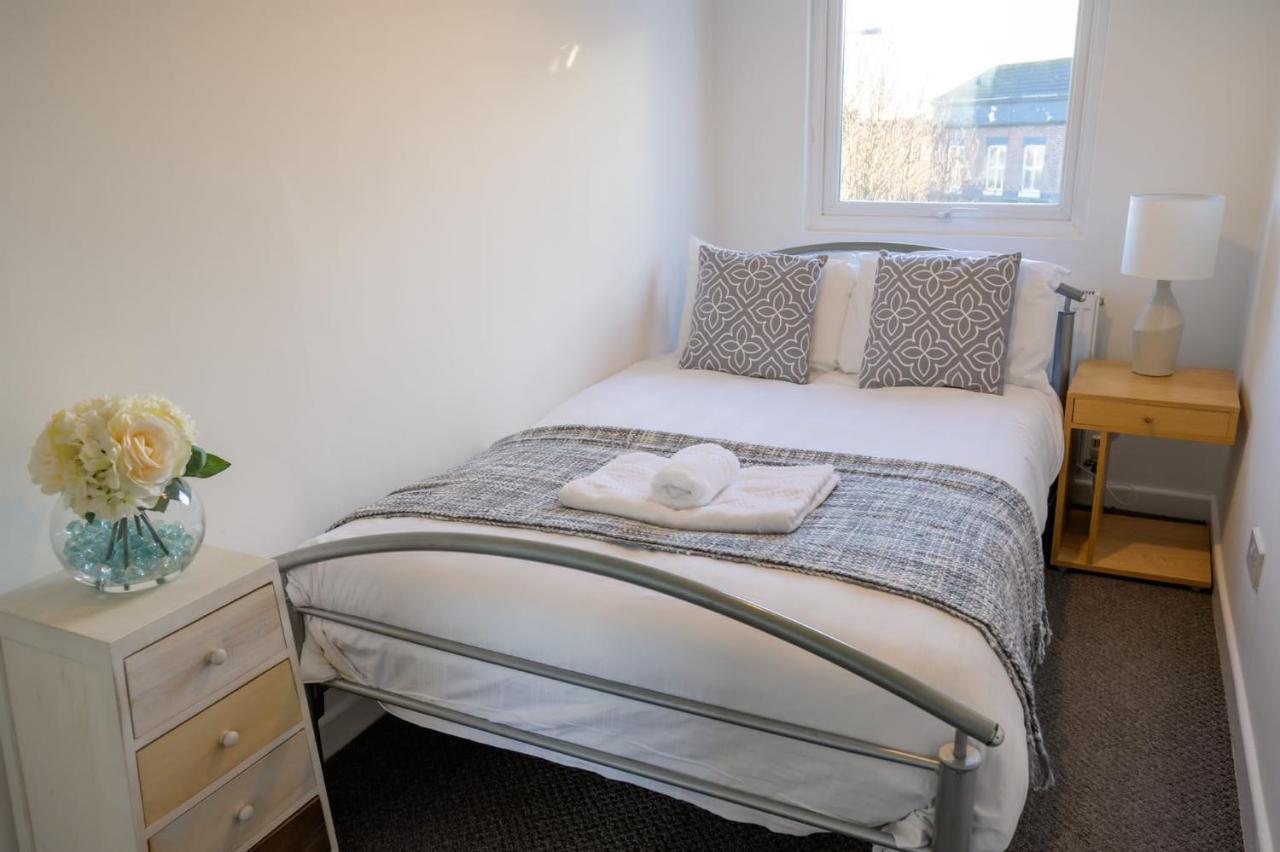 Spacious 5 Bed House, Perfect For Groups, Great Location Liverpool