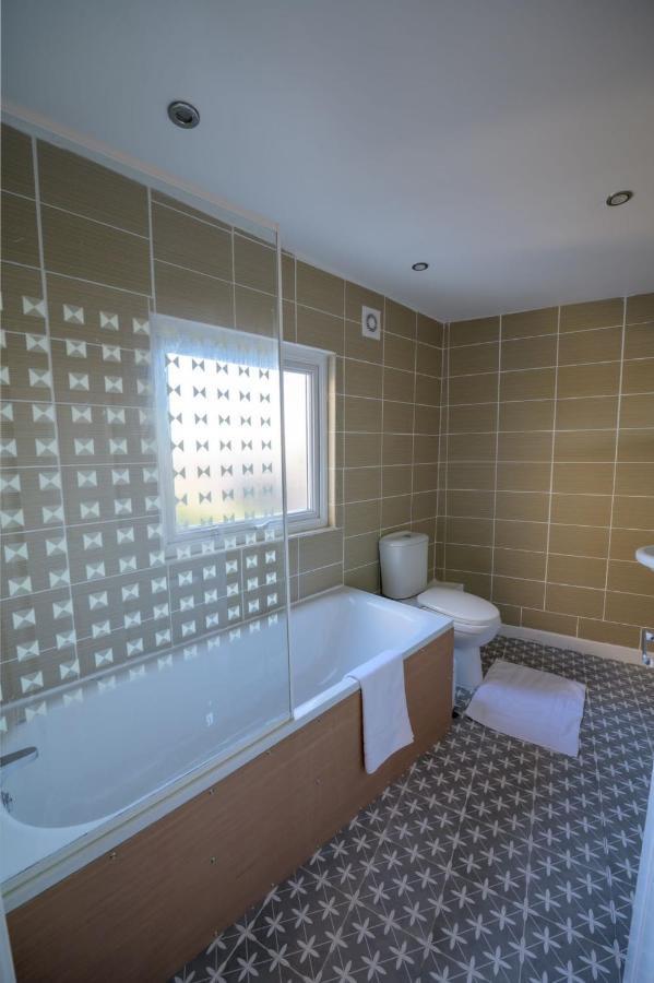 Spacious 5 Bed House, Perfect For Groups, Great Location Holiday home Liverpool