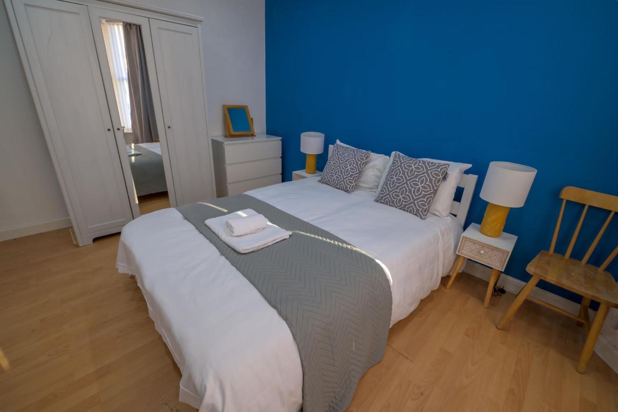 Spacious 5 Bed House, Perfect For Groups, Great Location Liverpool