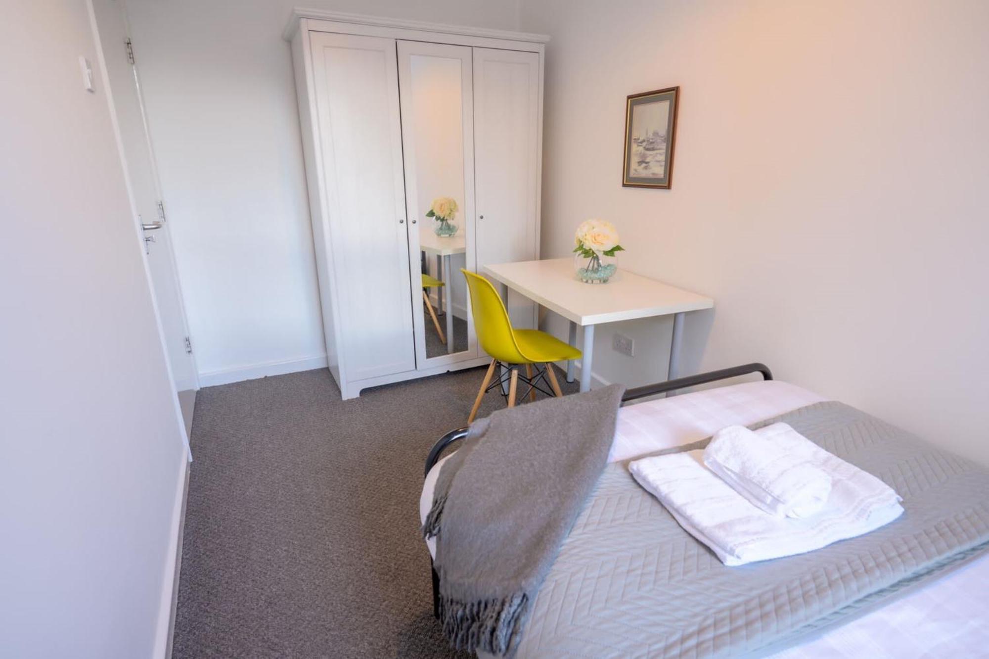 Spacious 5 Bed House, Perfect For Groups, Great Location * Liverpool